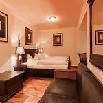 Aviv Hotel 3*