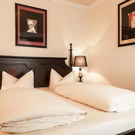 Aviv Hotell