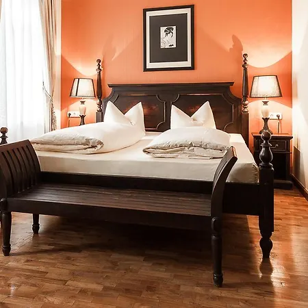 Aviv Hotell 3*