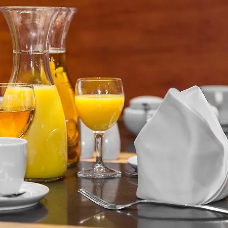 Aviv Hotell 3*