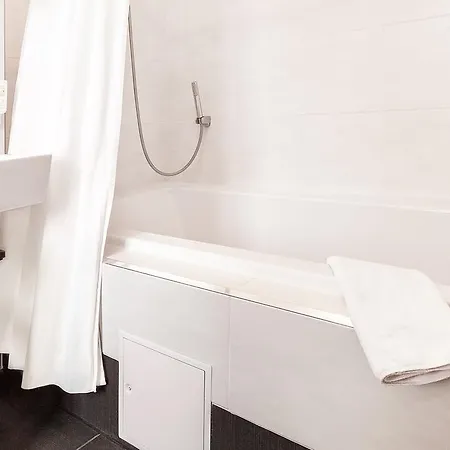 Aviv Hotell 3*