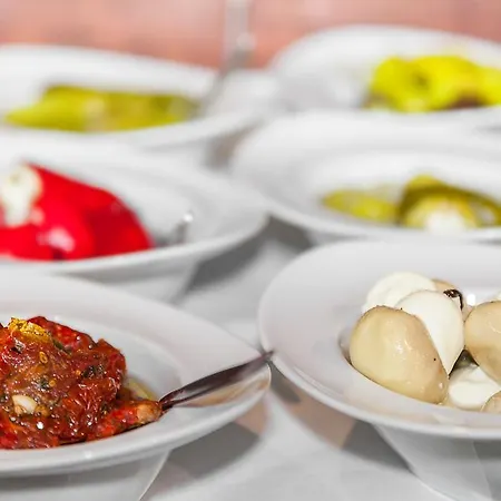 Aviv Hotell