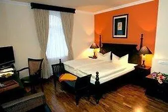 Aviv Hotell
