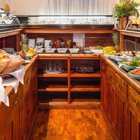 ホテル アヴィヴ